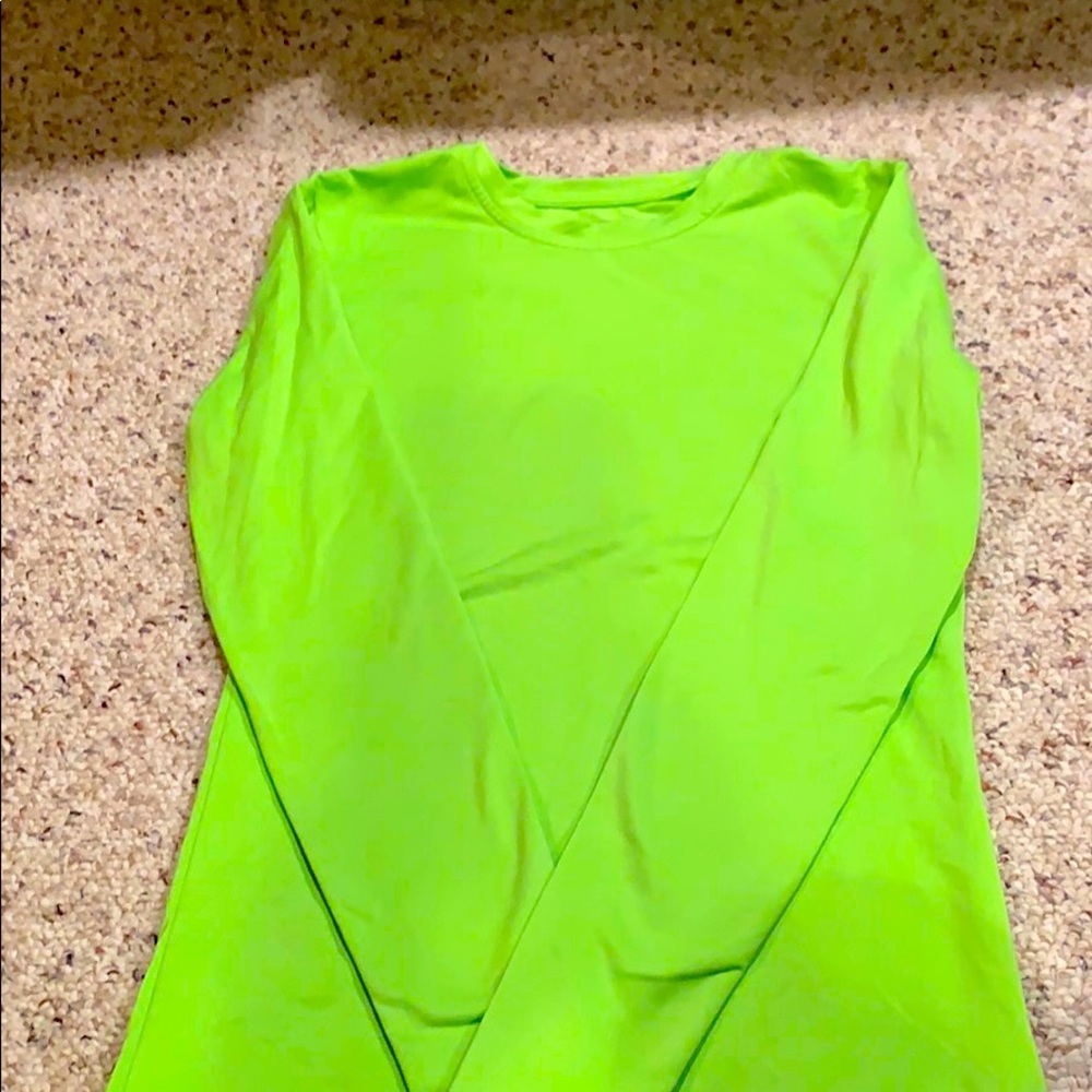 Long sleeve exercise fitted top.